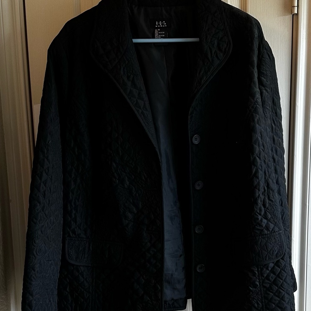 R Q T Woman.  Size 1X. Black